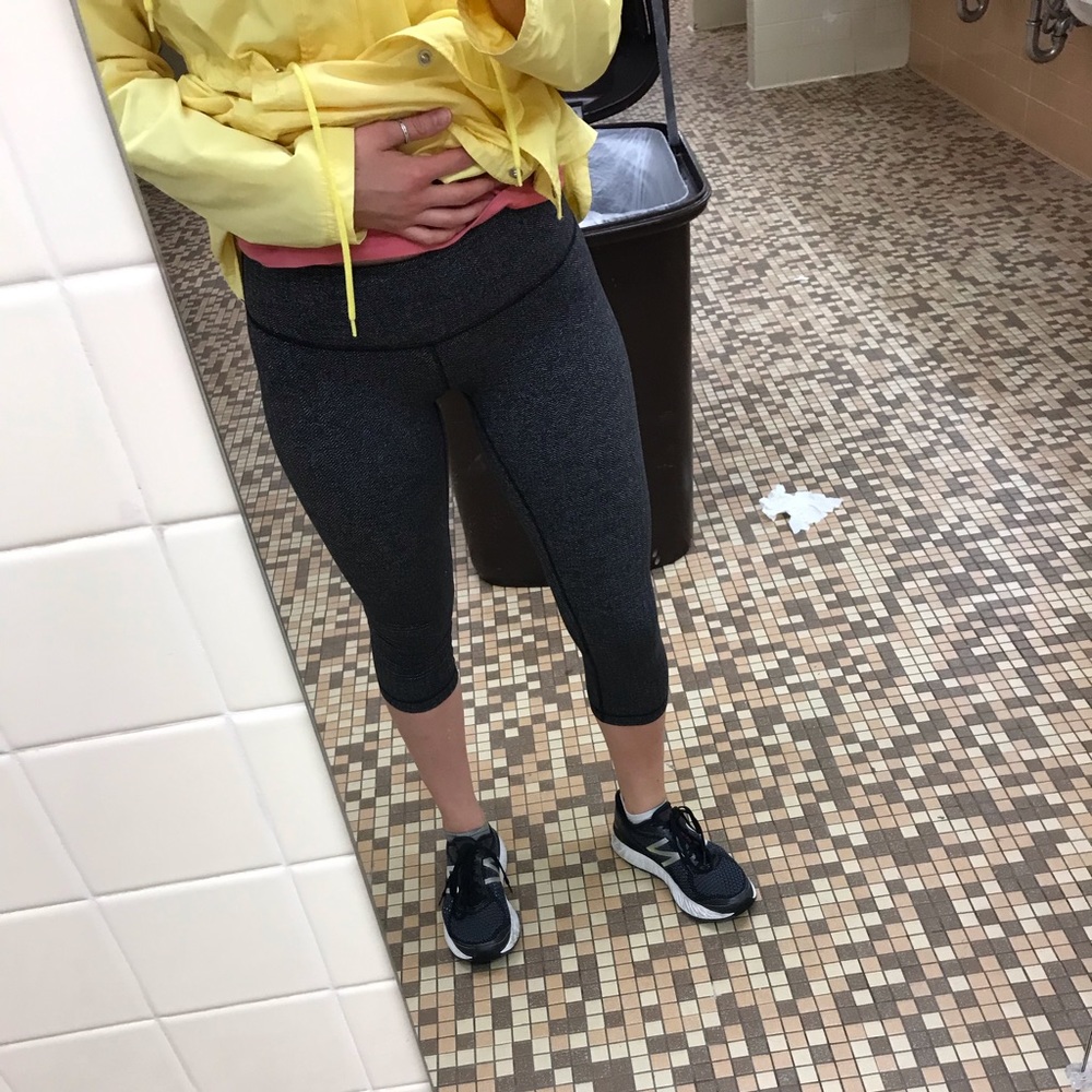 chevron grey and black lululemon crops!!